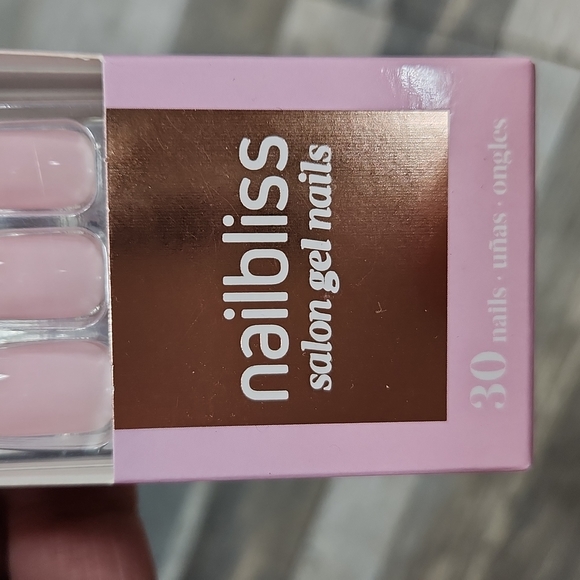 Nailbliss Gel Nails - Picture 5 of 7